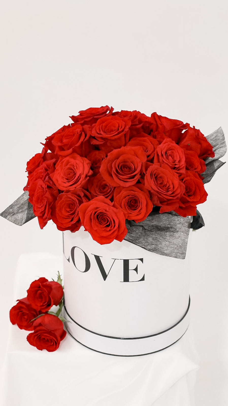 Signature Red Rose Hat Box