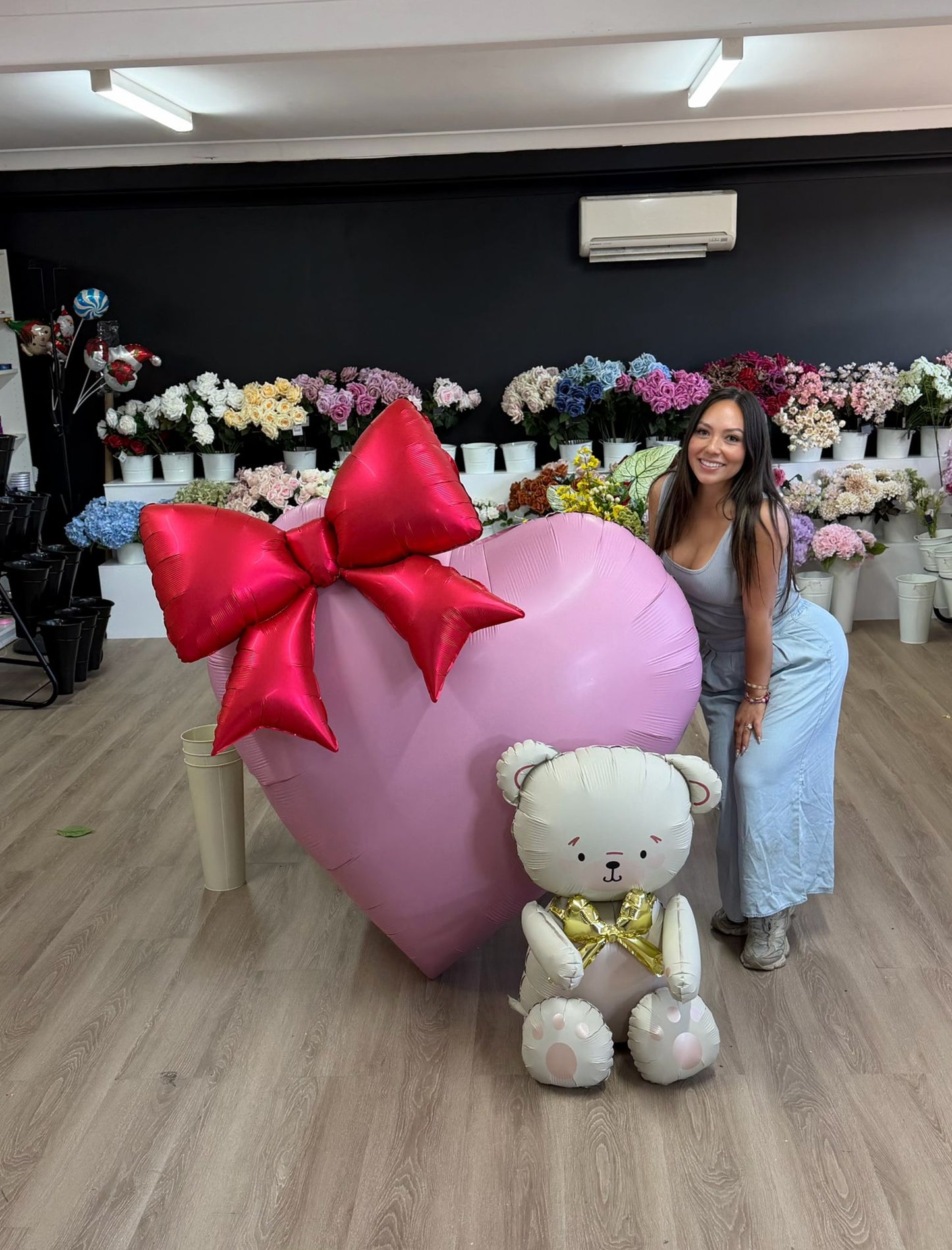 The Giant Sweetheart Balloon Bunch